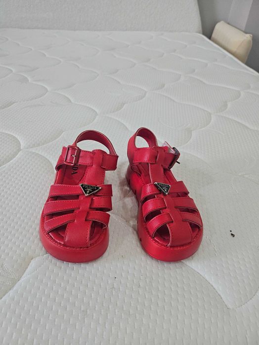 Сандали обувки страхотни