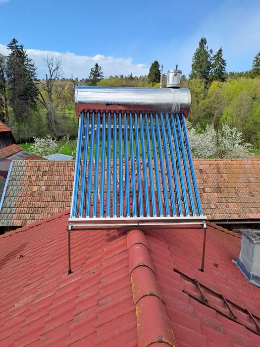 Panou solar apă caldă 200L Sunergizer, 20 tuburi vidate, suport inox