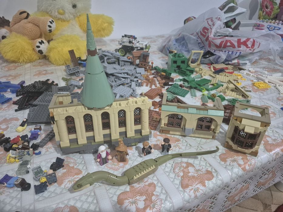 Большой набор LEGO Harry Potter Хогвартс + детали других наборов