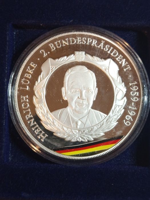 Посребрени плакети с частично позлатяване"Президентите на Германия"