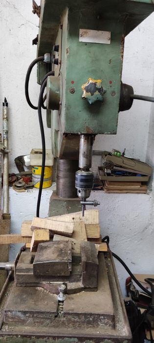 Настолна бормашина и струг