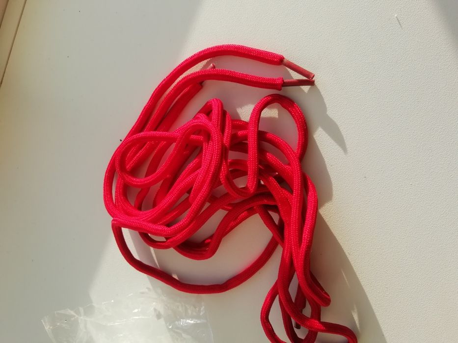 Шнурки новые. Красные.