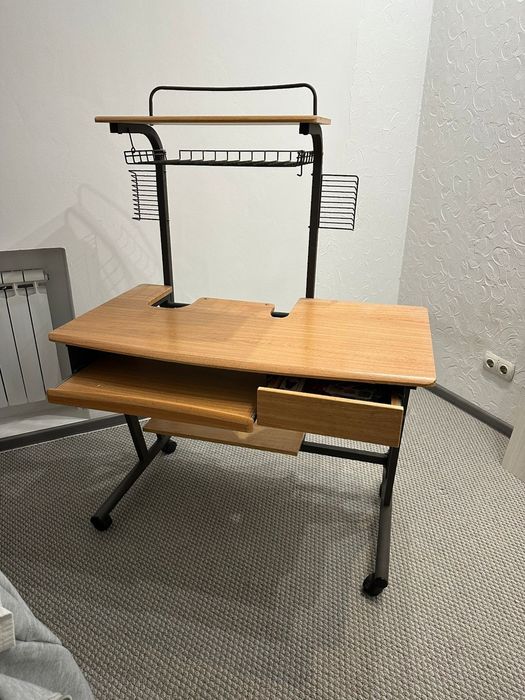 Продам стол ученический