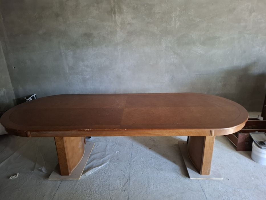 Стол и стулья для гостиной