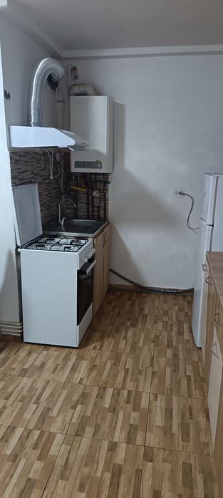 Inchiriez apartament decomandat