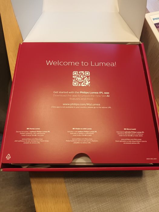 фотоепилатор " Philips - Lumea " 9900 BRI973/00 , нов - неизползван