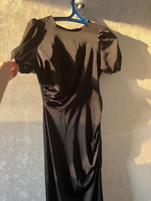 Продам платья, по 4000