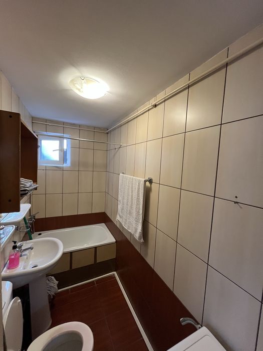 Inchiriez apartament