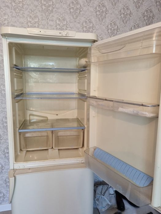 Холодильник Indesit