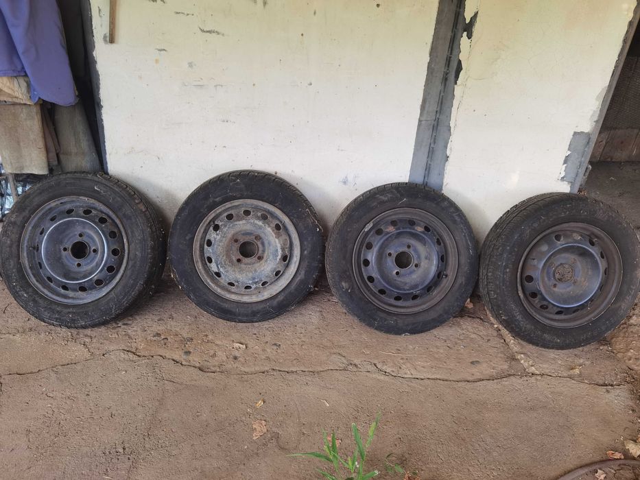 Зимни гуми с железни джанти и без джанти 175/ 65 R14 от пежо 206