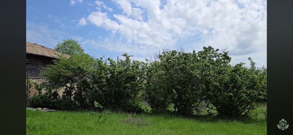 Къща с голям двор в село Конак