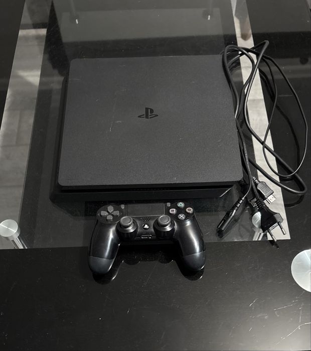 Playstatioon 4 slim