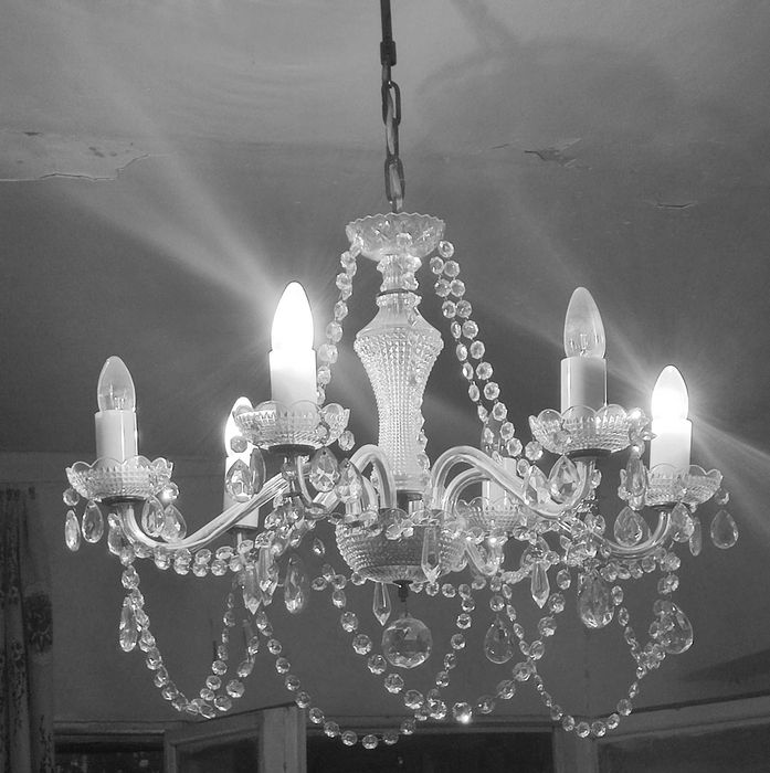 Роскошная хрустальная люстра — добавьте блеска в ваш интерьер!