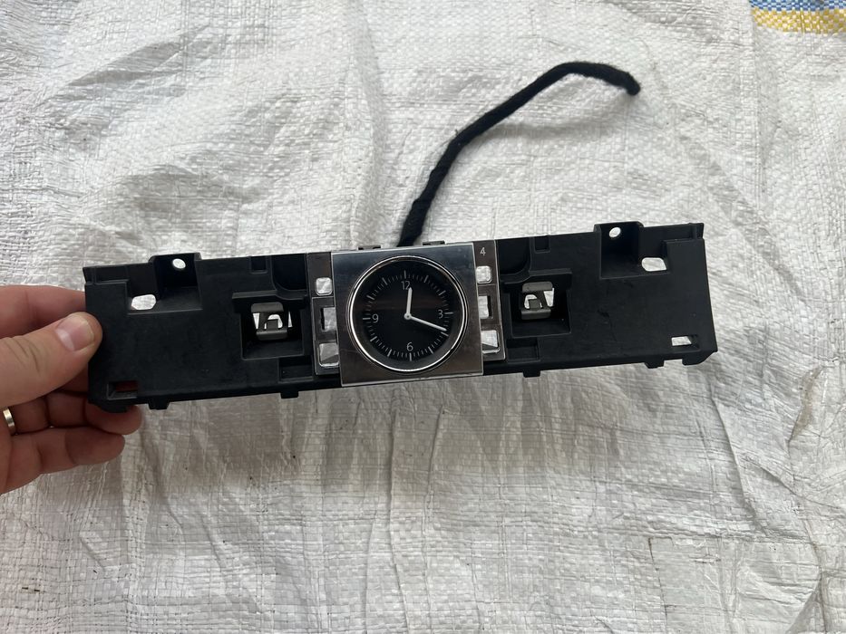 Ceas analogic plansa bord cu suport si mufa pt vw passat b7 b6 cc