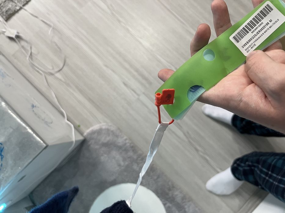 Pulover Off White Marimea M fit L ,nou cu etichete