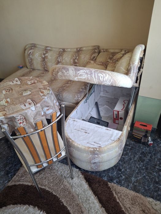 Кухненски диван маса и 2 стола