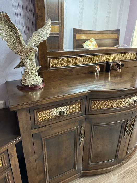 Комод с зеркалом и 2 тумбы