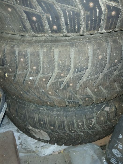 Продам зимние балоны с дисками на ниву