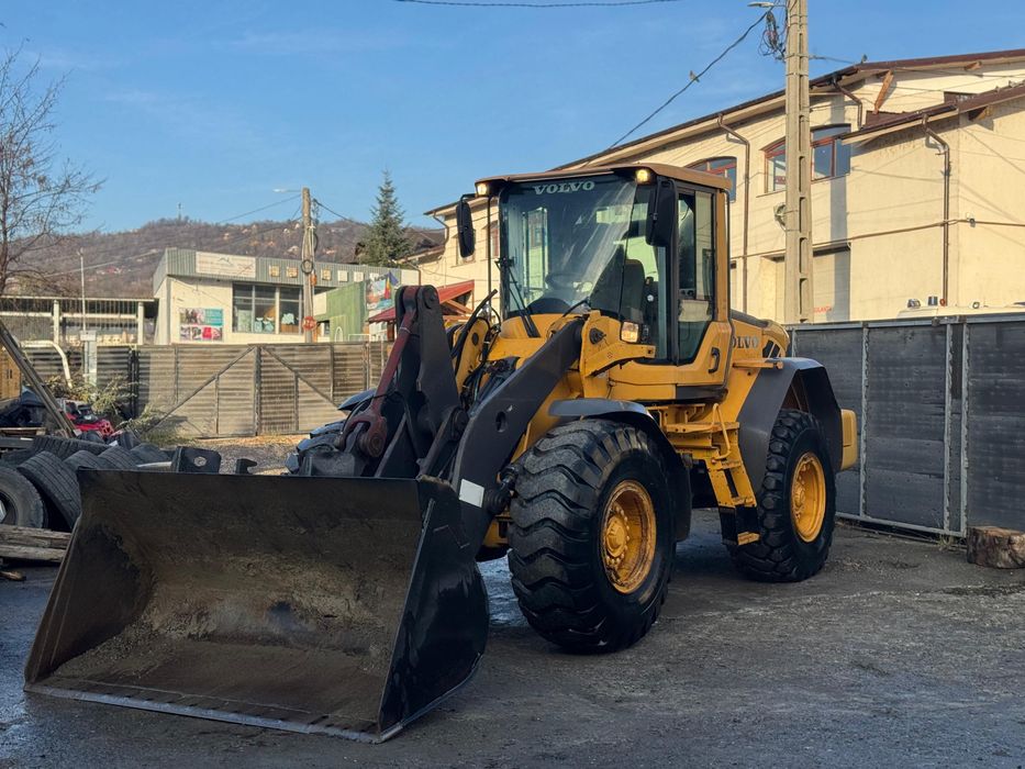 Incarcator frontal / vola / Volvo L 90F . An 2010 / 17 tone /cupa 3mc