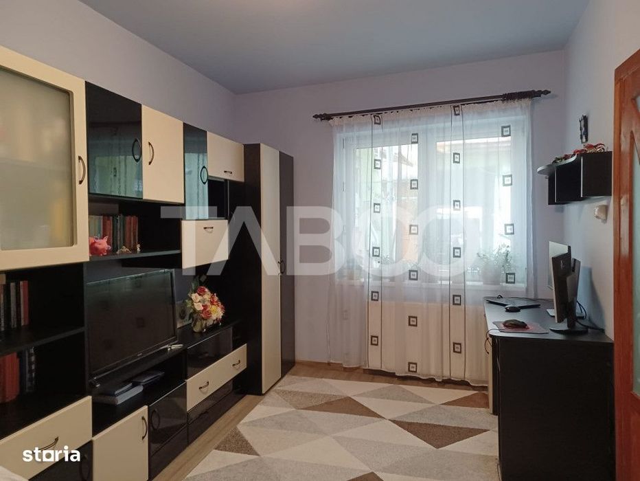 Apartament de vanzare la casa 3 camere terasa pivnita Orasul de Jos
