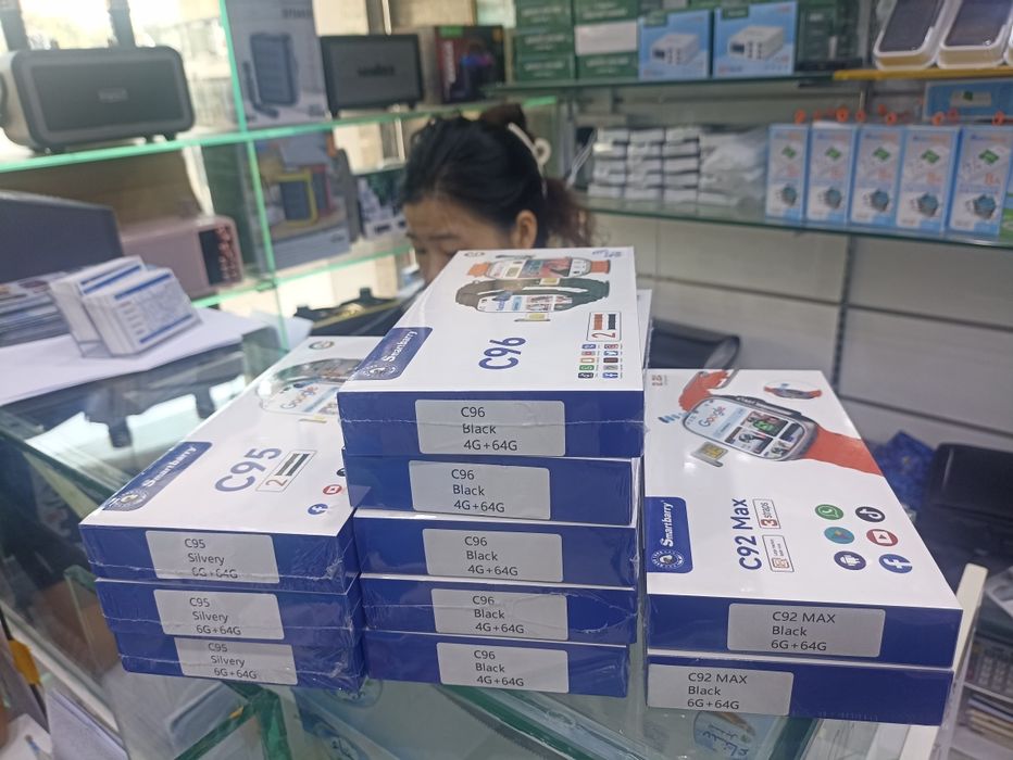 Smart watch internet Telegram va barcha illovalar va sim karta oʻqidi