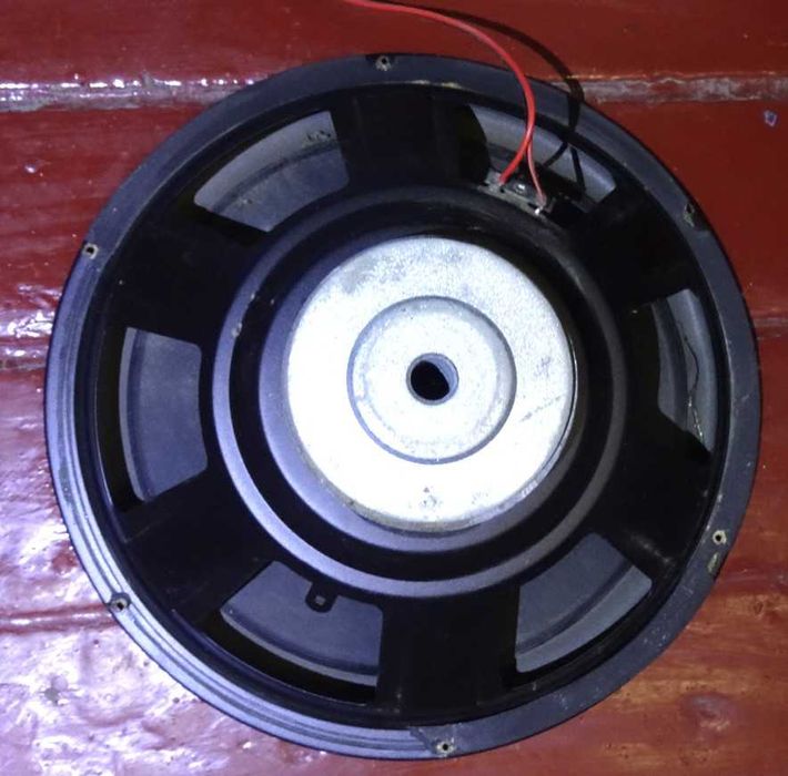 короб сабвуфера с динамиком