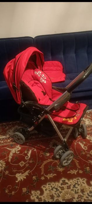 Коляска детская красная