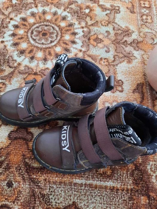 Продам детские ботиночки