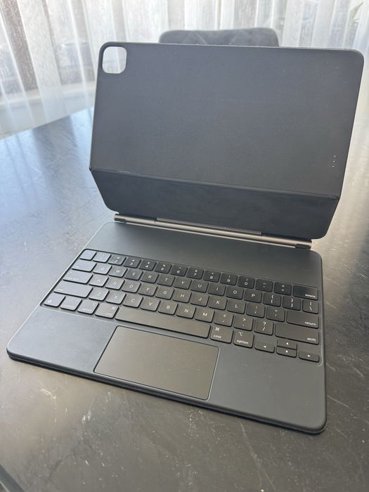 Ipad Pro 12.9 inch M2 chip (5th Generation) 256 GB + Magic Keyboard + Apple Pencil