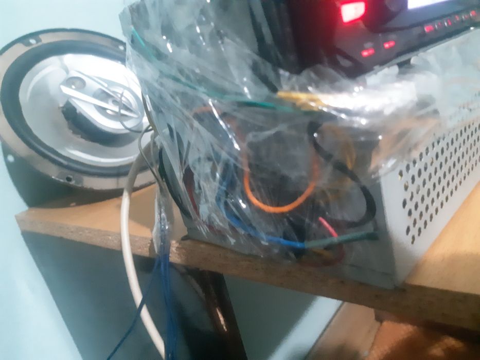 Vand casetofon auto facut pentru priza