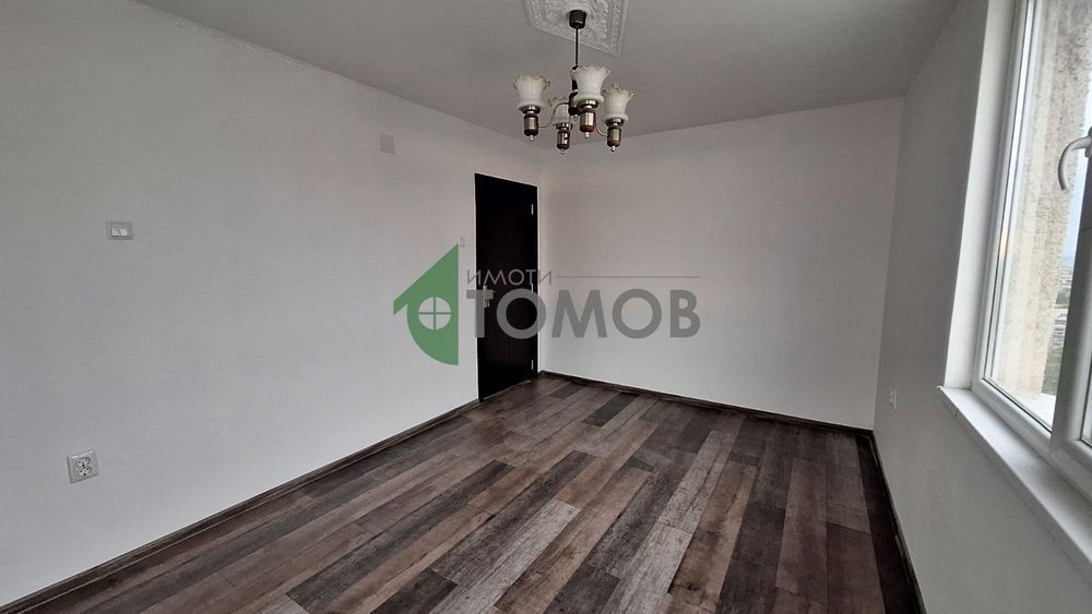 Много просторен и ремонтиран тристаен апартамент в кв. Три Чучура