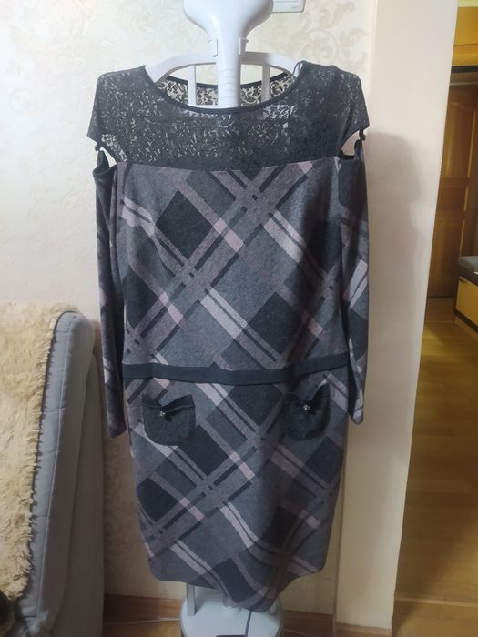 Два платья 54 р .1500,2000