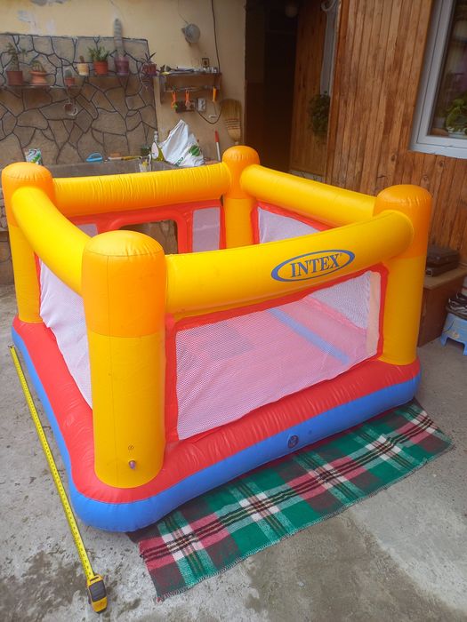 Надуваем детски батут Intex