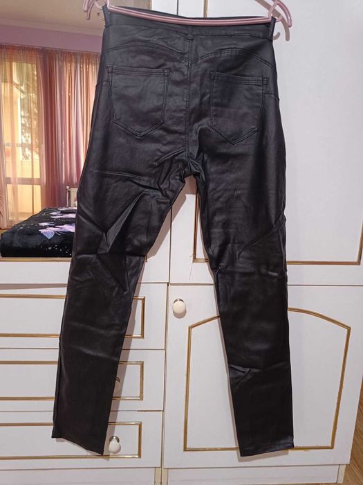 Продавам дънки С/М