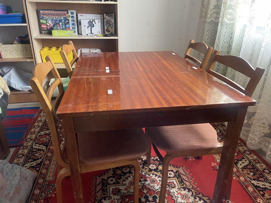 Продаю стол со стульями б/у