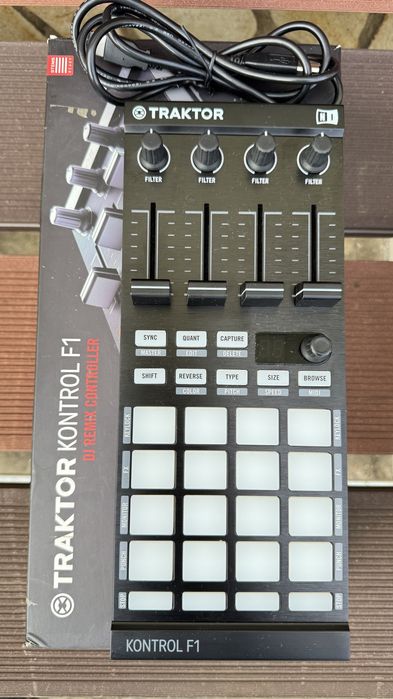 Продавам Native Instruments Traktor Kontrol F1
