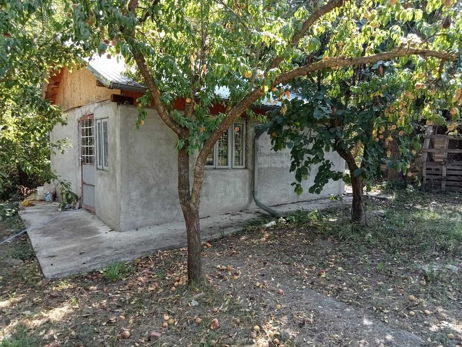 Vand teren cu casa