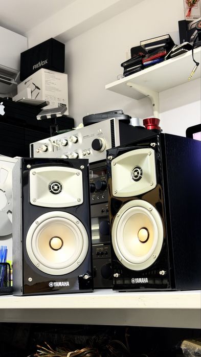 Yamaha NS B330 Boxe HiFi Bookshelf 2 Cai 6 Ohmi 40W 120W 55Hz 45kHz Tweeter Aluminiu Woofer 13cm Bass Reflex Negru Piano
