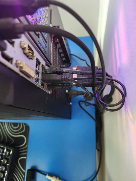 Vând PC gaming+ mouse tastatura
