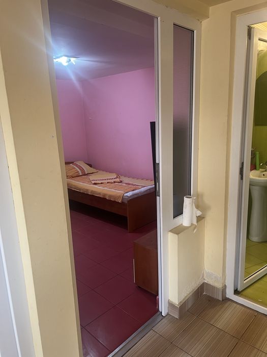 Inchirez camere la curte