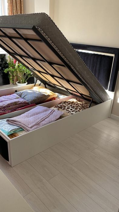 Кровать с матрацом