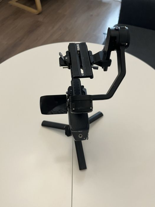 Vând gimbal / stabilizator Zhiyun Weebill 2
