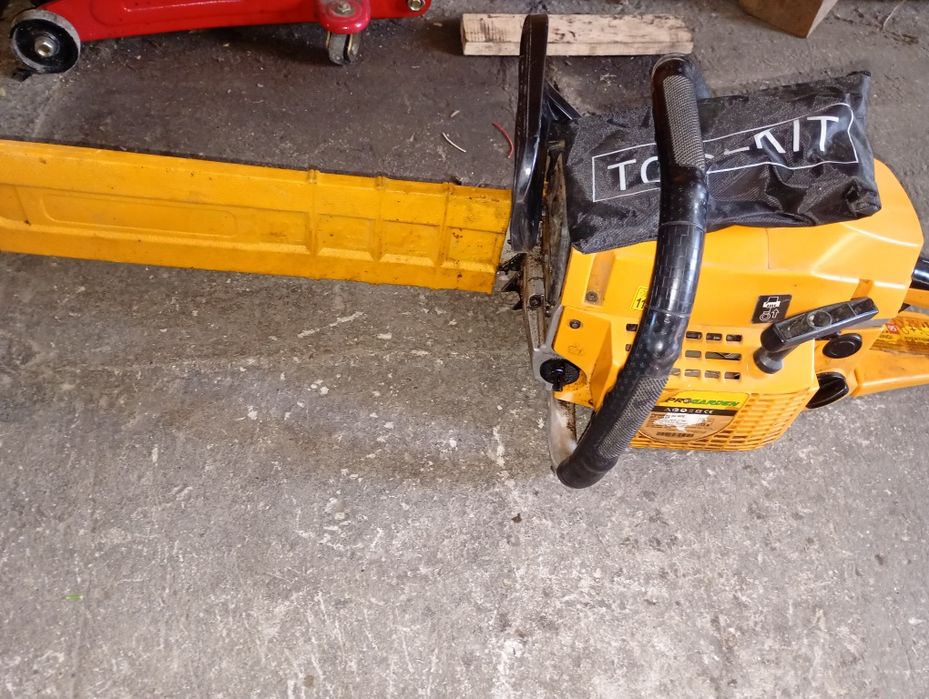 Moto fierăstrău cu lanț, drujba