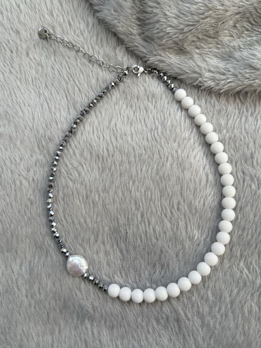 Колиета от естествени камъни,  сладководни  перли и стомана