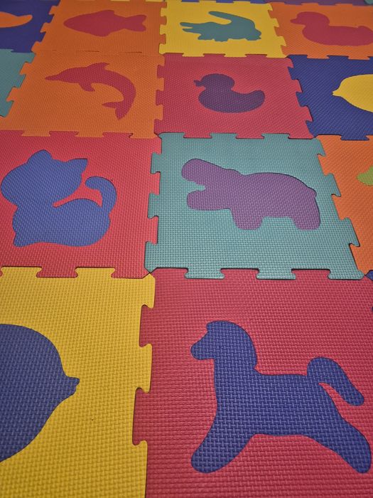 Covor 190x190 puzzle spuma copii