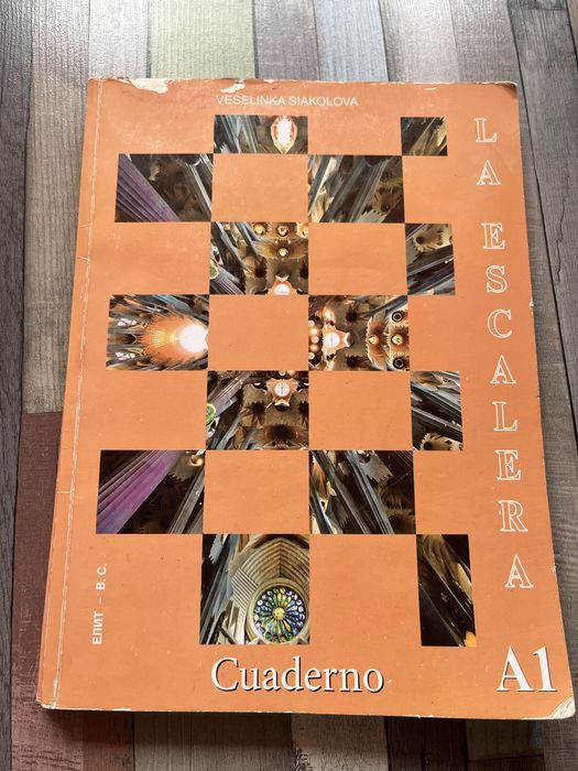 Учебник и тетрадка по испански А1