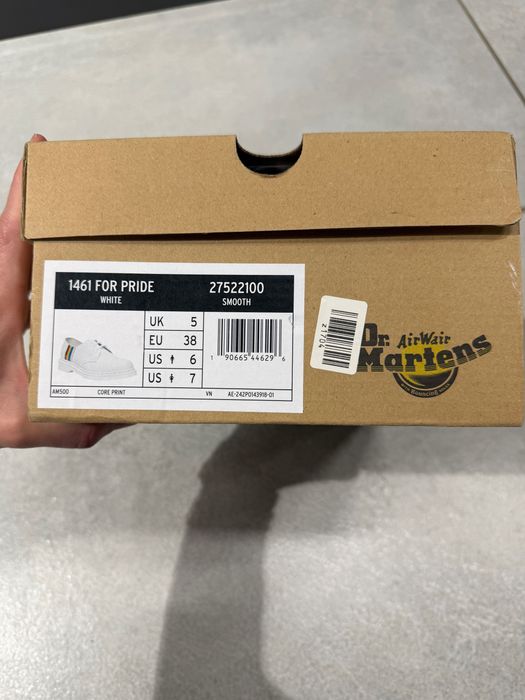 Обувки dr. Martens, чисто нови, 38 номер