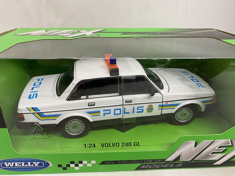 WELLY VOLVO 240 GL POLITIA SUEDIA machetă auto scara 1:24 (18cm)