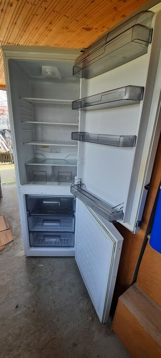 Combină frigorifică Arctic în stare perfectă de funcționare