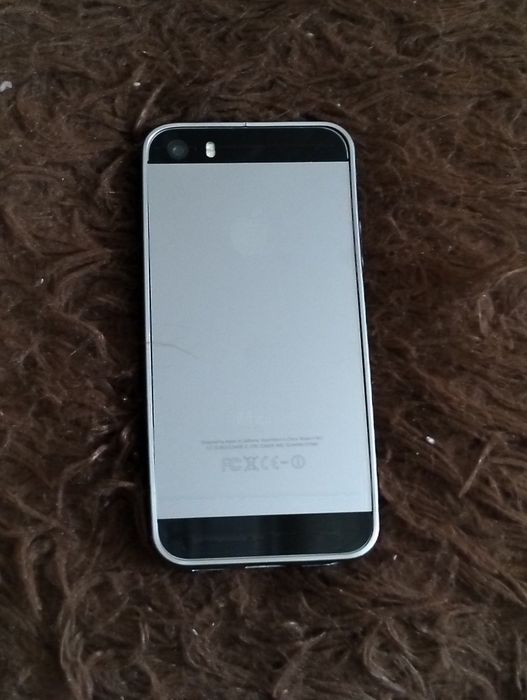 Продам айфон 5s .